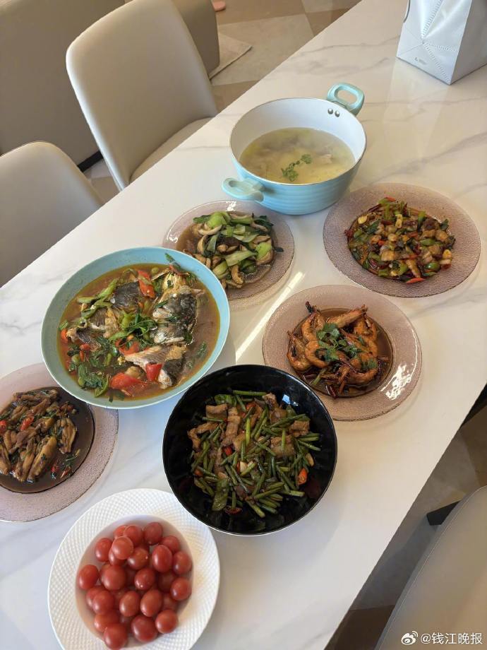 女子称穿瑜伽服上门做饭不是为流量：健身服是日常穿搭