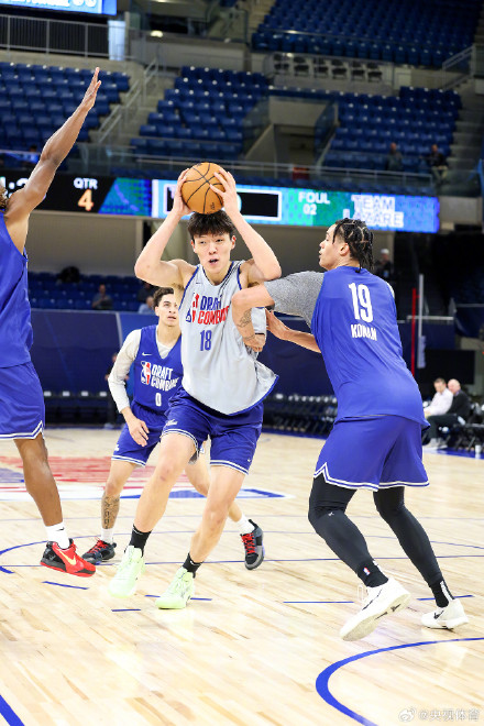 杨瀚森NBA试训首秀12分 杨瀚森NBA试训首秀12分
