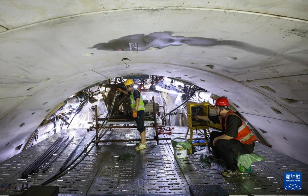 穗莞深城际顺利下穿前海复杂地质带