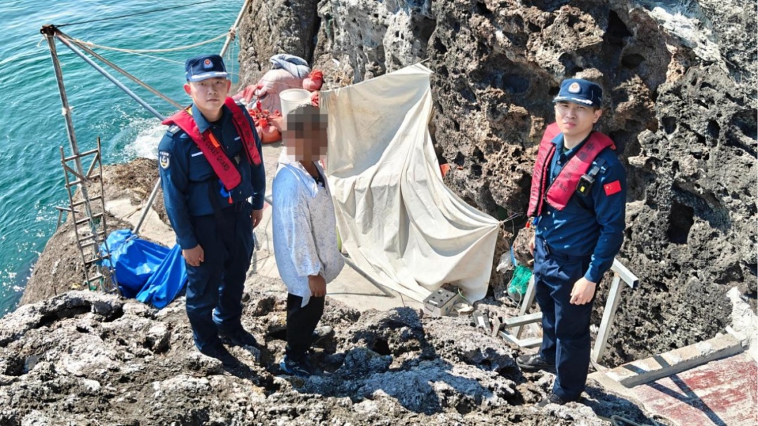 无人机拍下离奇一幕!浙江一无人岛上竟有人居住… 无人机拍下离奇一幕!浙江一无人岛上竟有人居住…