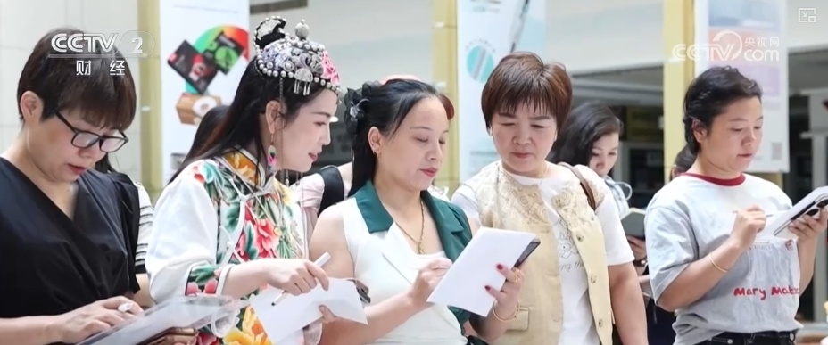 生意做遍全世界，韧性、坚持！老板们“卷”起舌音 句句都是生意经