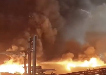 火光冲天!8艘渔船连环起火!消防提醒 火光冲天!8艘渔船连环起火!消防提醒