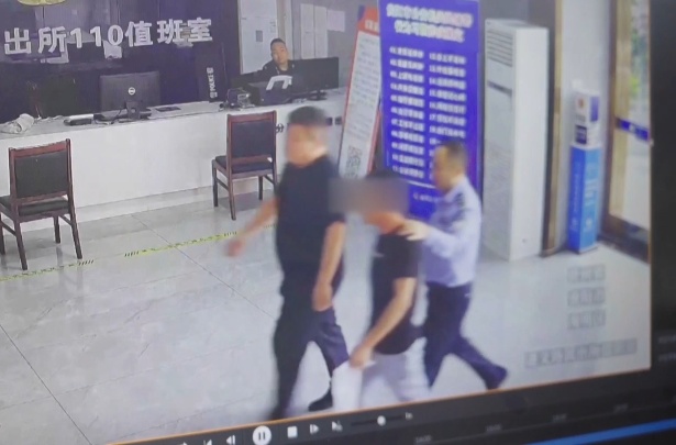 网逃人员来办证? 贵阳民警:来了就别走了 网逃人员来办证? 贵阳民警:来了就别走了