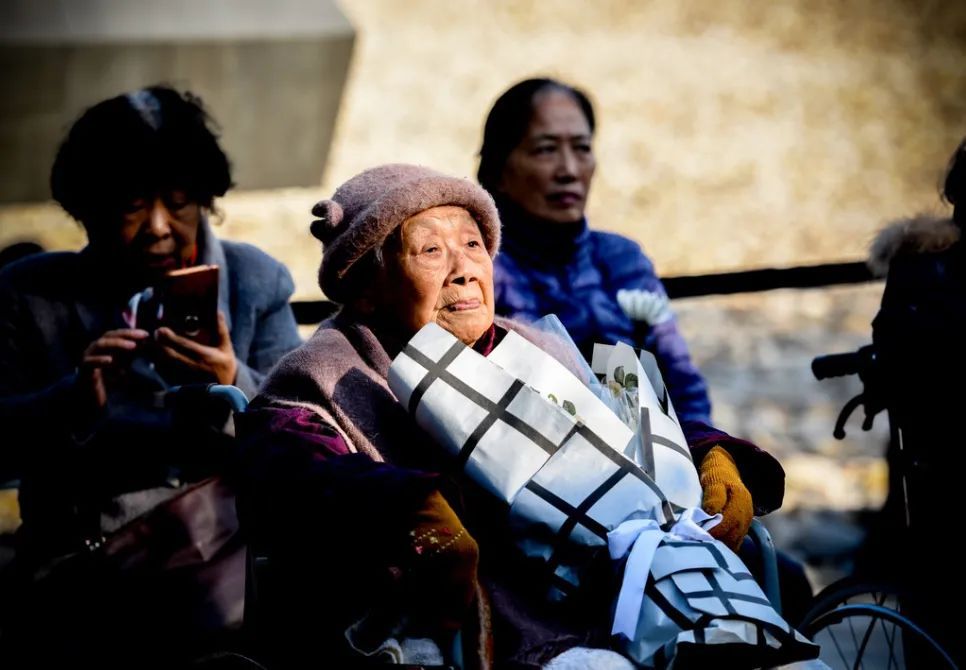 送别!她走了,又少一位... 送别!她走了,又少一位...