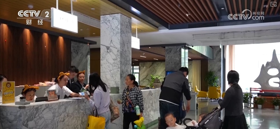 “动物园+”延长产业链撬动消费新活力 花式揽客、限定美景“破圈”圈粉