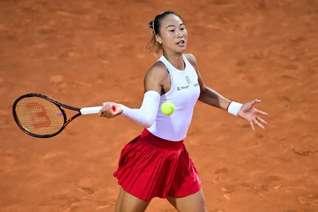 7次交锋首胜萨巴伦卡!郑钦文,晋级! 7次交锋首胜萨巴伦卡!郑钦文,晋级!