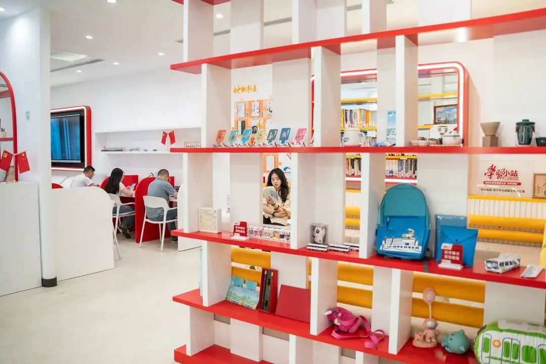 成都首批地铁驿站正式上线运营!地铁站秒变“招聘现场” 成都首批地铁驿站正式上线运营!地铁站秒变“招聘现场”