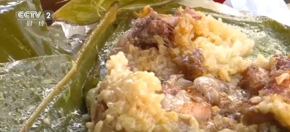 端午将至 各地市场、商超开启“粽子模式” 口味上“新”成亮点