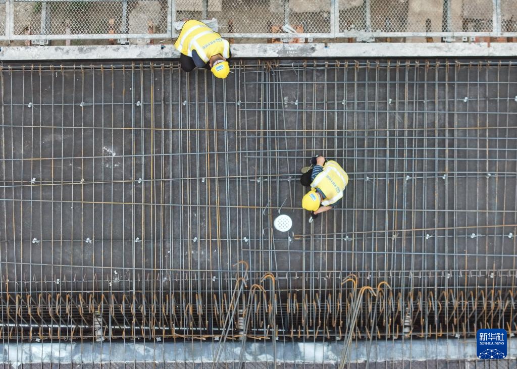 崇启公铁长江大桥施工有序推进