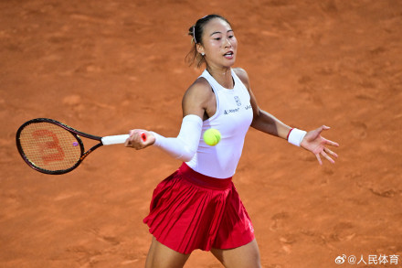 郑钦文首胜萨巴伦卡 郑钦文首胜萨巴伦卡