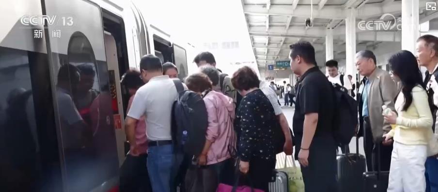 铁路运输“加速跑”:1至4月旅客发送量创新高 旅游与跨境运输双丰收 铁路运输“加速跑”:1至4月旅客发送量创新高 旅游与跨境运输双丰收