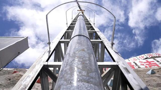 相当于12层楼高!成功取出,打破纪录 相当于12层楼高!成功取出,打破纪录