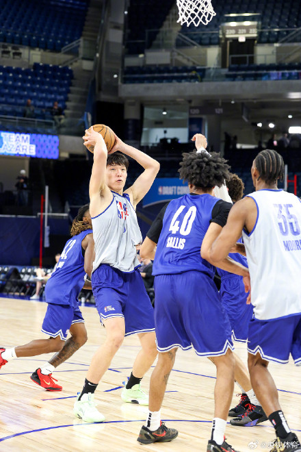 杨瀚森NBA试训首秀12分 杨瀚森NBA试训首秀12分
