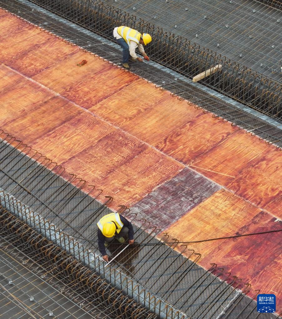 崇启公铁长江大桥施工有序推进