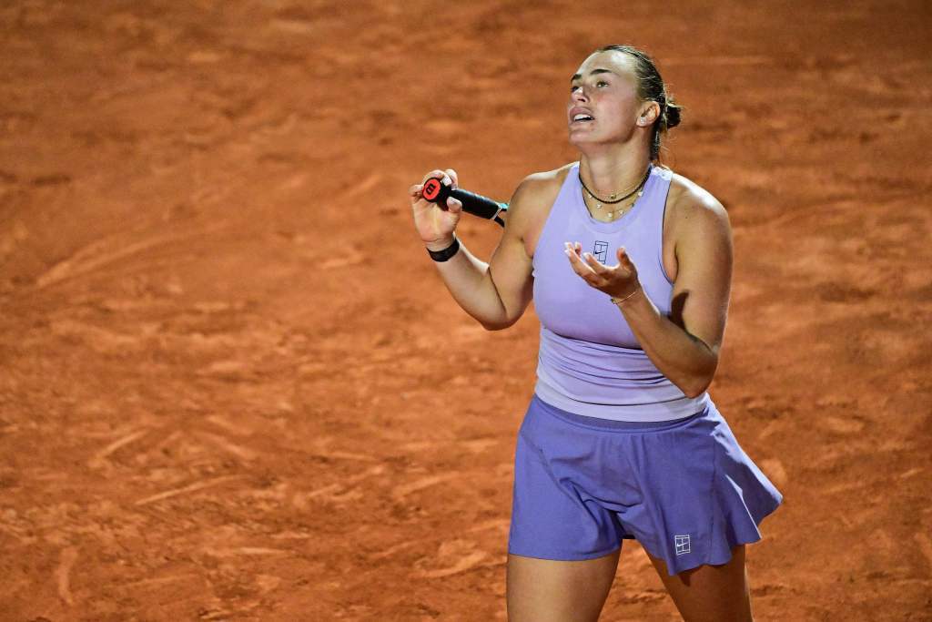 终于越过萨巴伦卡这座高山，郑钦文感谢自己的耐心和专注