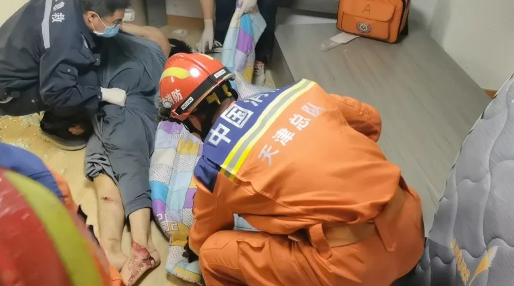 男子被卡数天，女子手筋断裂！警惕家中这些地方→