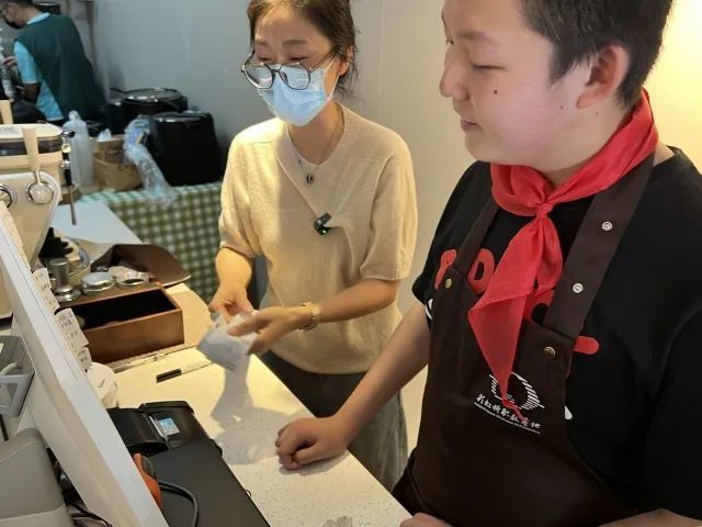 5元/杯，杭州这家咖啡小店火了！每周只卖一个半小时！网友却直呼想去