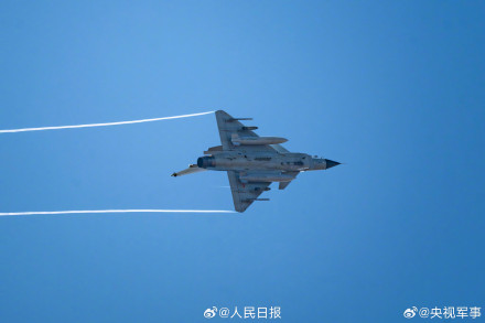 收藏大片!空军战鹰身披霞光训练 收藏大片!空军战鹰身披霞光训练