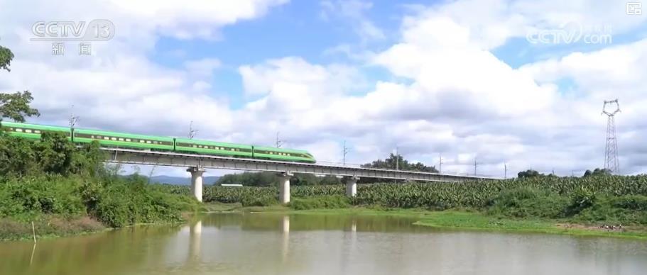 铁路运输“加速跑”:1至4月旅客发送量创新高 旅游与跨境运输双丰收 铁路运输“加速跑”:1至4月旅客发送量创新高 旅游与跨境运输双丰收