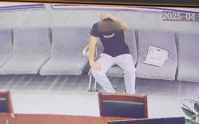 网逃人员来办证? 贵阳民警:来了就别走了 网逃人员来办证? 贵阳民警:来了就别走了