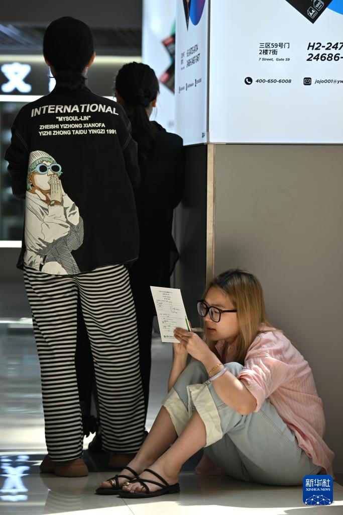 浙江义乌：学习外语 拓展商机