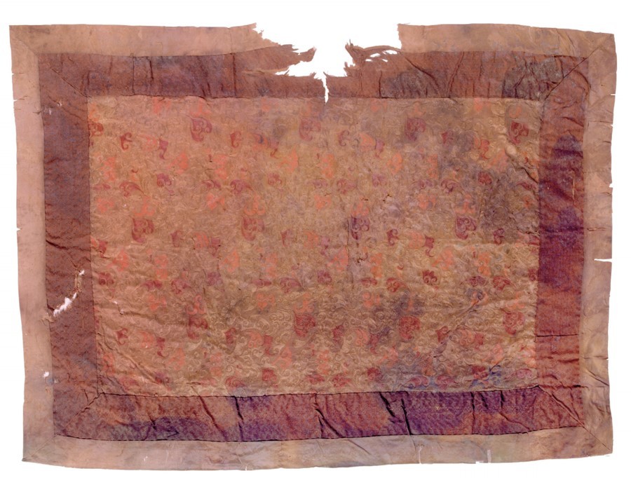 解密!考古发现最早的丝制“坐垫”竟然一直被当做“枕巾”? 解密!考古发现最早的丝制“坐垫”竟然一直被当做“枕巾”?