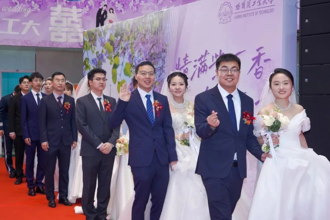 什么情况啊？结婚，学校送“钻戒”？！