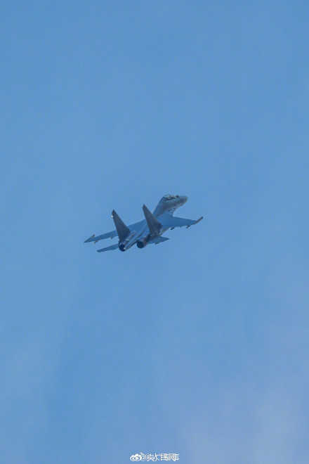 砺剑长空!战机飞行训练大片来袭 砺剑长空!战机飞行训练大片来袭