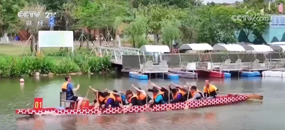 “唤醒”龙舟，赛龙舟氛围渐浓！龙舟赛带热文旅产业 衍生品爆火“出圈”