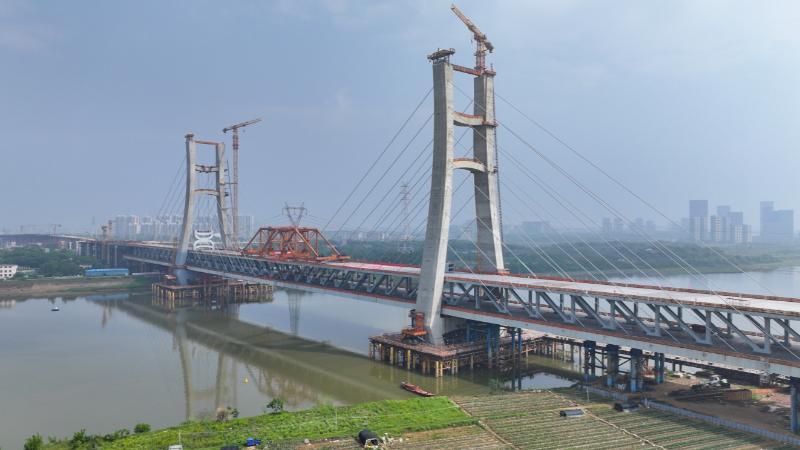 江西:刷新6项世界纪录 昌九高铁隆兴大桥西支主桥顺利接合 江西:刷新6项世界纪录 昌九高铁隆兴大桥西支主桥顺利接合