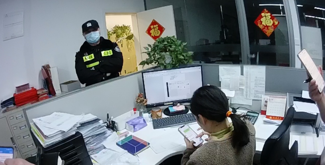 女员工被“领导”主动拉进群,一直催她……警方提醒! 女员工被“领导”主动拉进群,一直催她……警方提醒!
