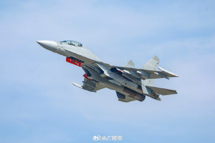 砺剑长空!战机飞行训练大片来袭 砺剑长空!战机飞行训练大片来袭