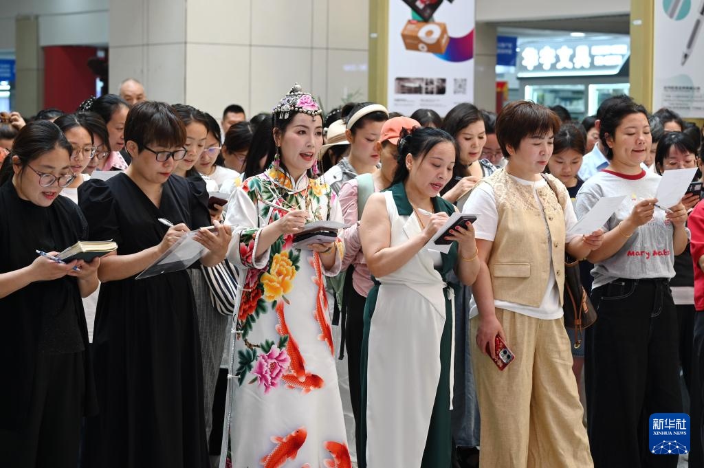 浙江义乌：学习外语 拓展商机