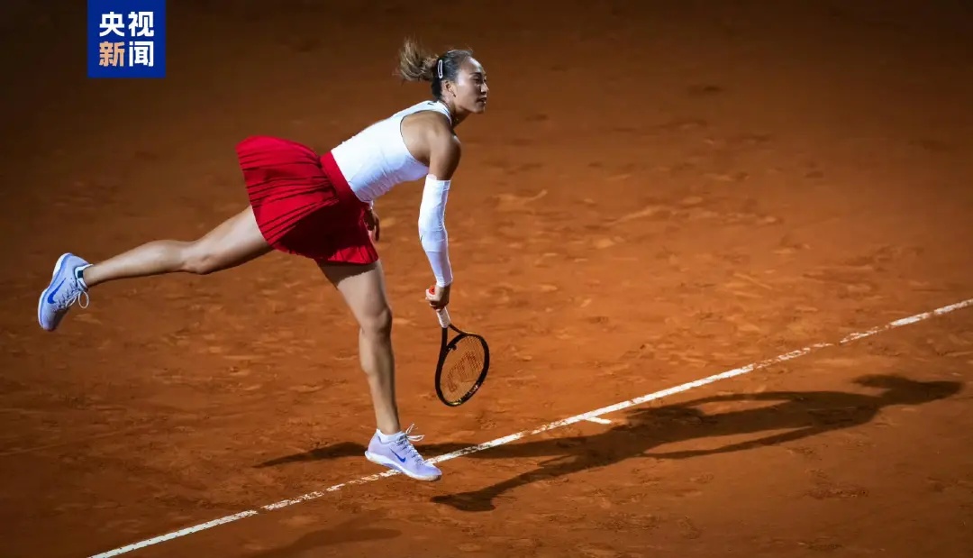 鏖战3小时,郑钦文憾负高芙,无缘决赛 鏖战3小时,郑钦文憾负高芙,无缘决赛