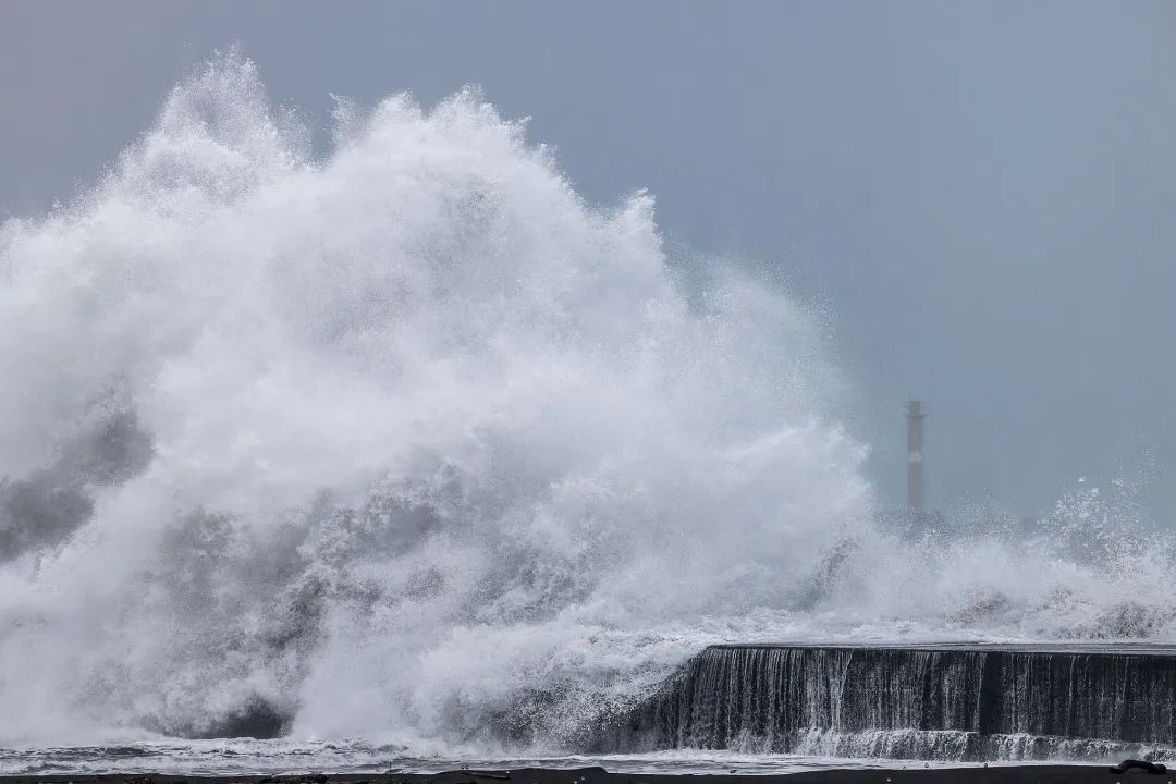 广东多地暴雨预警生效,今年预计台风情况→ 广东多地暴雨预警生效,今年预计台风情况→