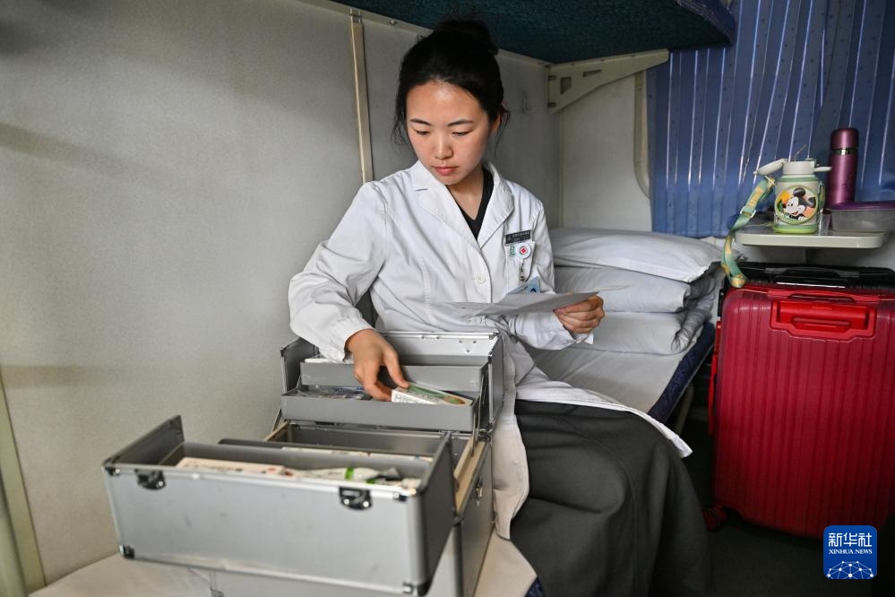 “心连心·京藏号”2025年旅游列车在京首发 “心连心·京藏号”2025年旅游列车在京首发