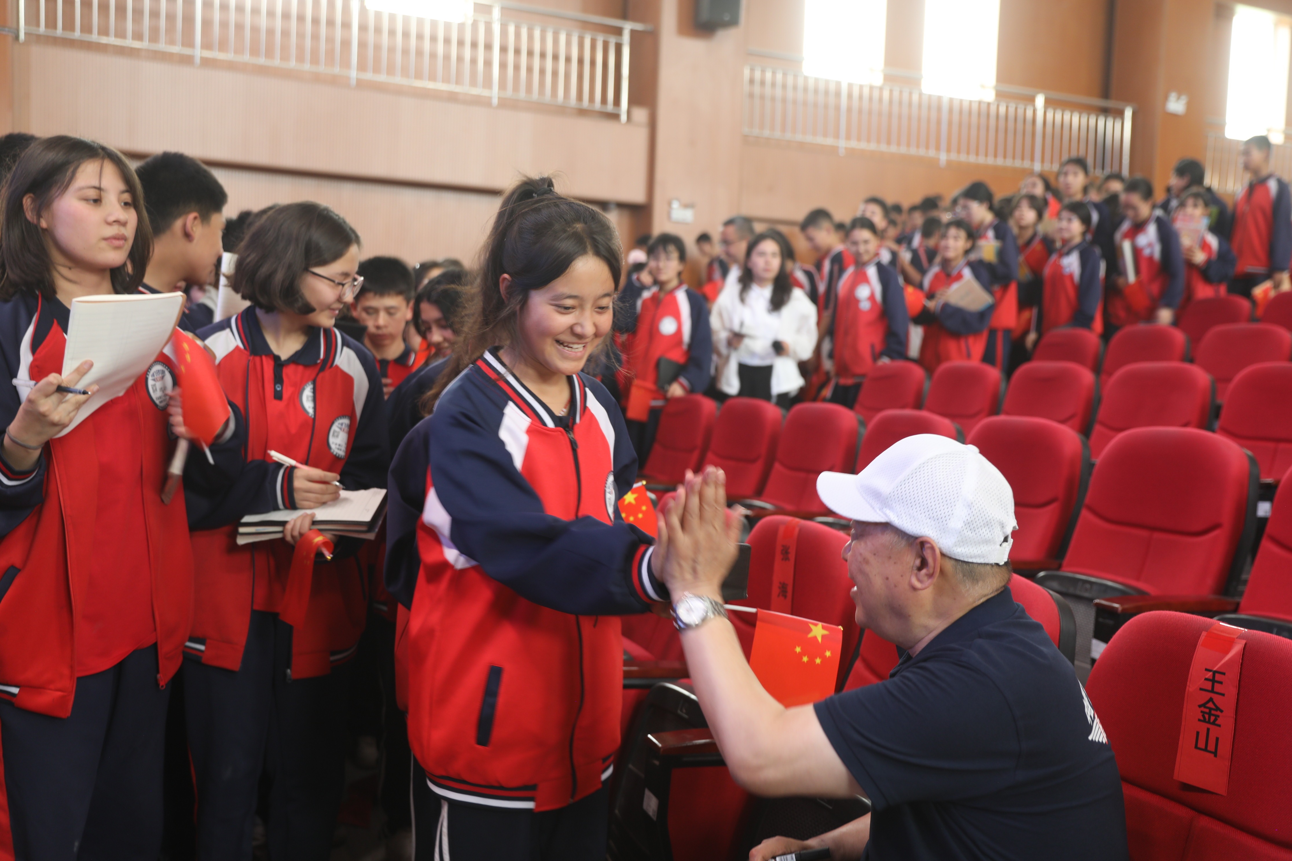 从科普课堂到模拟飞行 这群“小机长们”的航天梦启航