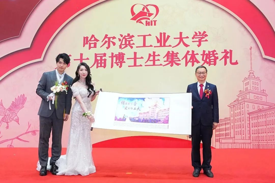 什么情况啊？结婚，学校送“钻戒”？！