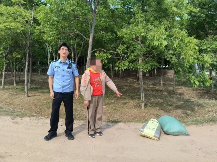 芜湖网红“棒棒糖”月季被偷?警方:抓! 芜湖网红“棒棒糖”月季被偷?警方:抓!