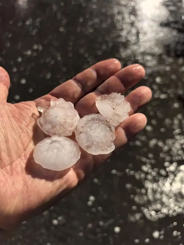 昨晚，北京为何突降大冰雹？