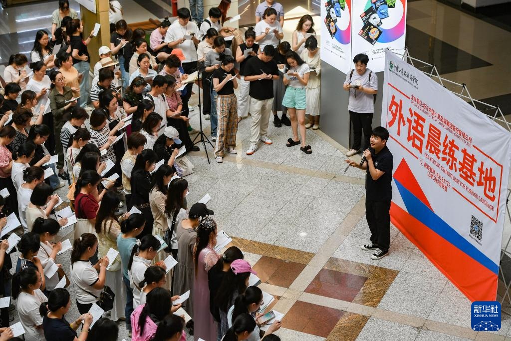 浙江义乌：学习外语 拓展商机