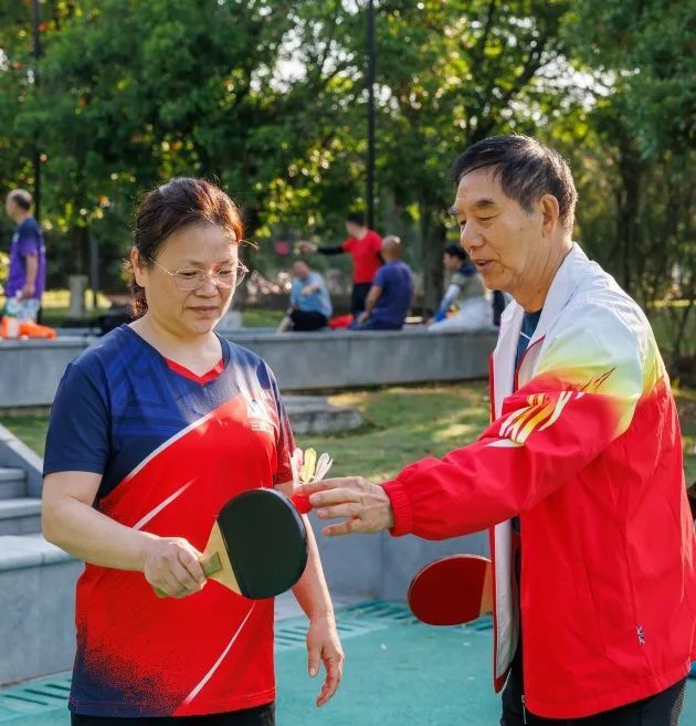 简单易学又便宜，试试老项发明的"嗒嗒球"