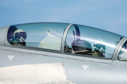 砺剑长空!战机飞行训练大片来袭 砺剑长空!战机飞行训练大片来袭