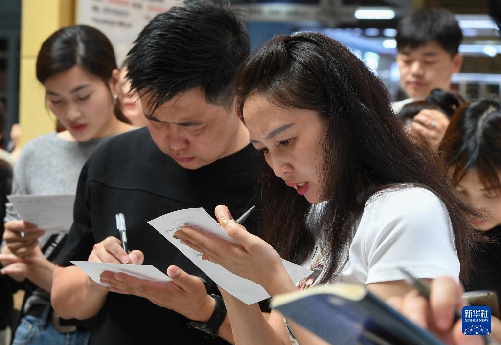 浙江义乌：学习外语 拓展商机