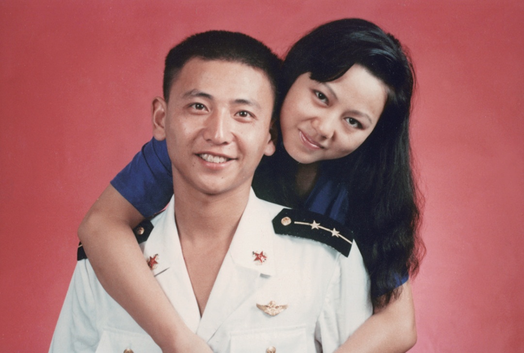 “海空卫士”王伟妻子人民日报深情撰文