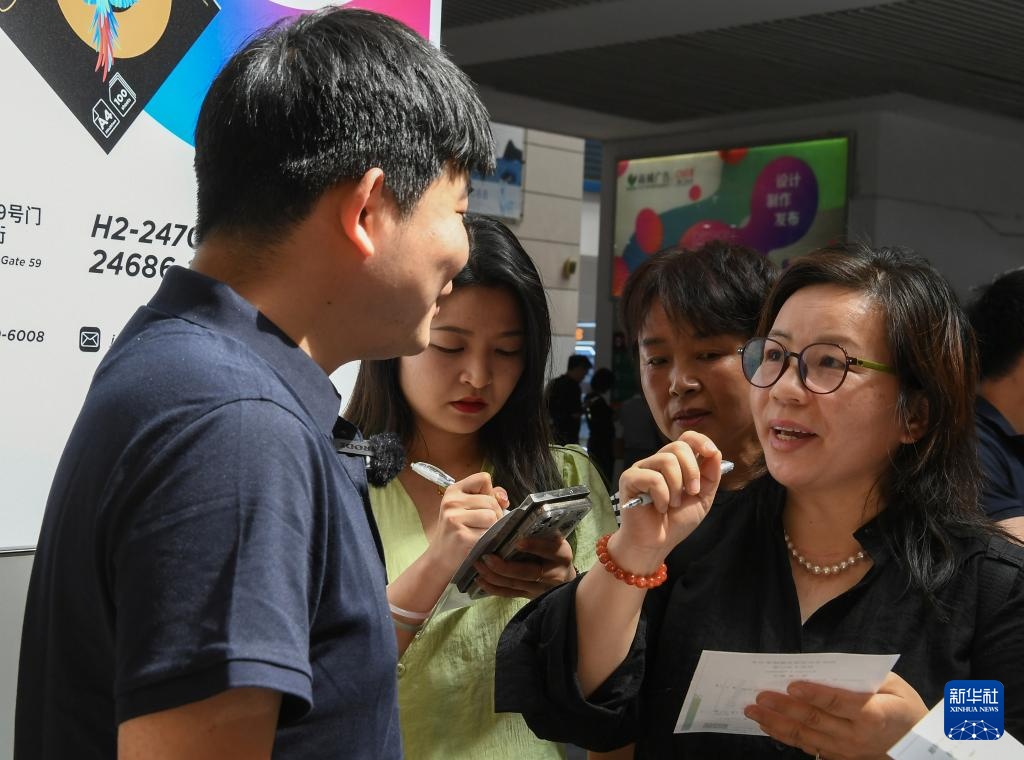 浙江义乌：学习外语 拓展商机