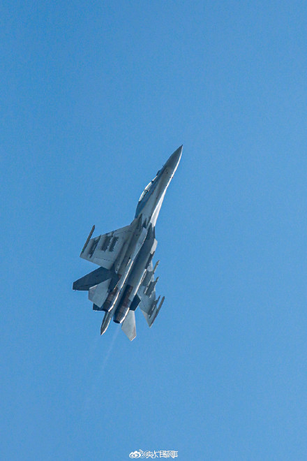 砺剑长空!战机飞行训练大片来袭 砺剑长空!战机飞行训练大片来袭