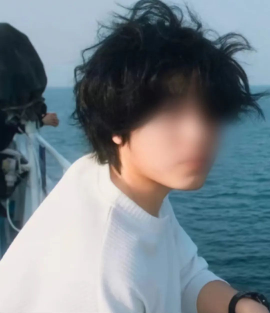 峨眉山29岁失联男子好友称其已遇难，遗体于崖底被发现：警方反馈是自杀
