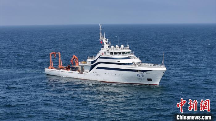 中国首艘海洋级智能科考船“同济”号试航成功