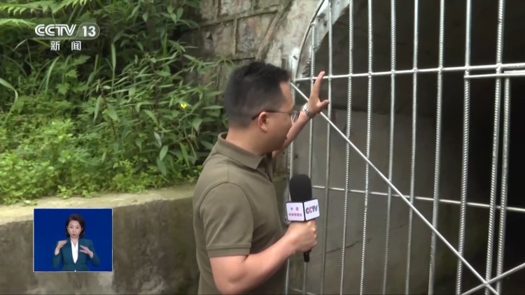 女子赤脚入溶洞“晶花池”引争议 岩溶洞穴该如何保护？